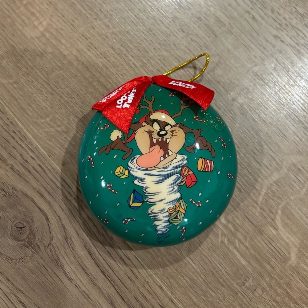 Warner Brothers Looney Tunes Christmas ornament Tasmanian Devil (Taz)